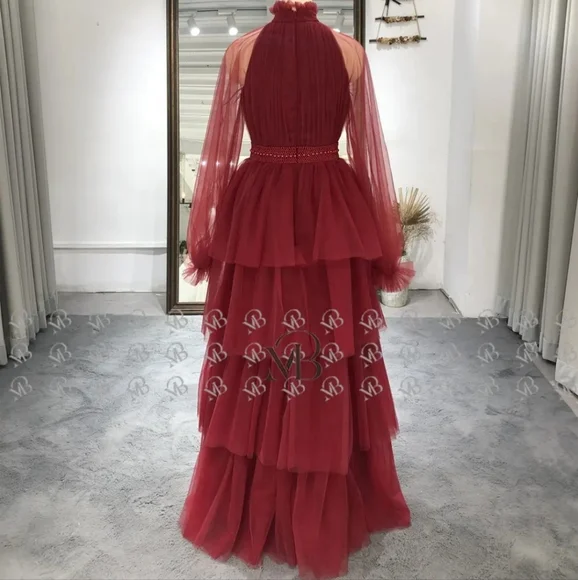 Elegant Red Evening Gown - Picture 3 of 3